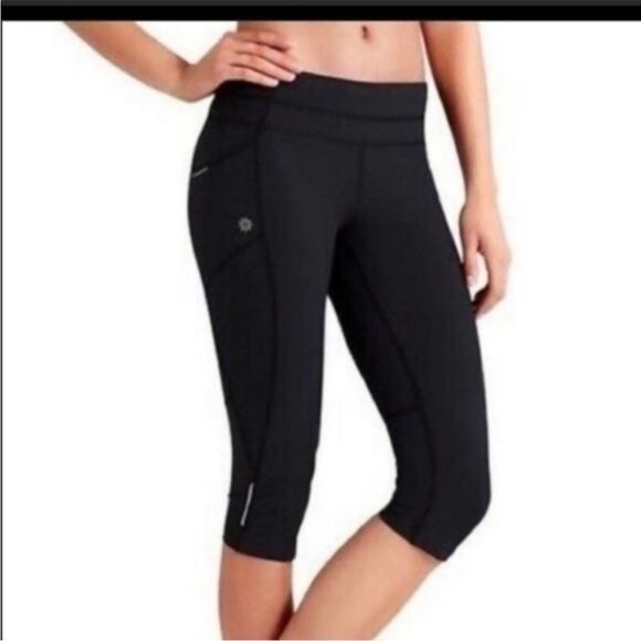 ATHLETA BE FREE CROP CAPRI LEGGINGS REFLECTIVE SIZE  medium - Picture 2 of 9